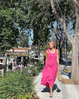 Kristen Taekman feet photo thumbnail