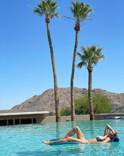 Kristen Taekman feet photo thumbnail