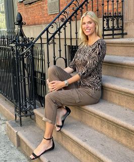 Kristen Taekman feet photo thumbnail