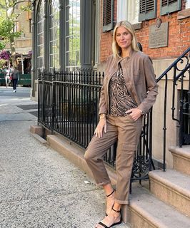 Kristen Taekman feet photo thumbnail