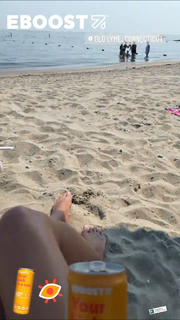 Kristen Taekman feet photo thumbnail