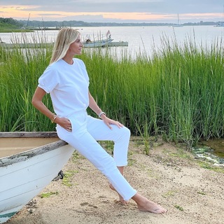 Kristen Taekman feet photo thumbnail