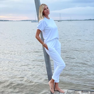 Kristen Taekman feet photo thumbnail