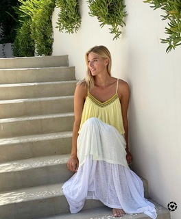 Kristen Taekman feet photo thumbnail