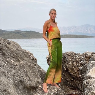 Kristen Taekman feet photo thumbnail