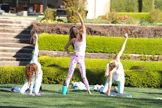 Kristen Taekman feet photo thumbnail