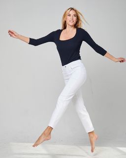 Kristen Taekman feet photo thumbnail