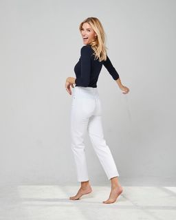 Kristen Taekman feet photo thumbnail