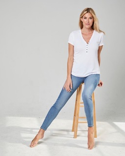 Kristen Taekman feet photo thumbnail