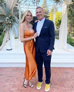 Kristen Taekman feet photo thumbnail