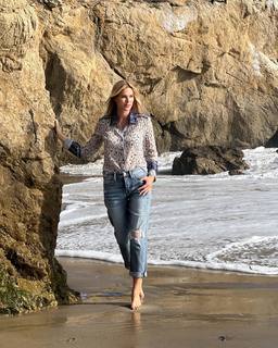 Kristen Taekman feet photo thumbnail