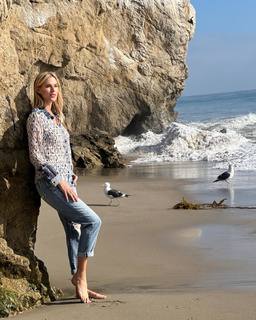 Kristen Taekman feet photo thumbnail