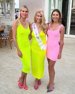 Kristen Taekman feet photo thumbnail