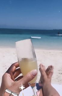 Kristen Taekman feet photo thumbnail