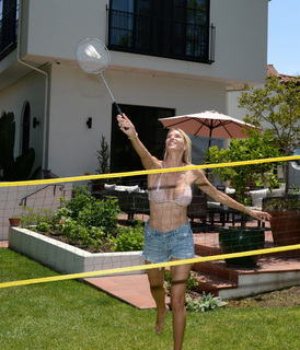 Kristen Taekman feet photo thumbnail