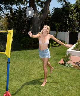 Kristen Taekman feet photo thumbnail