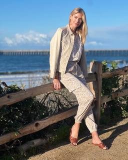 Kristen Taekman feet photo thumbnail