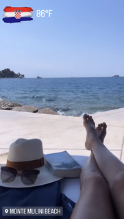 Kristen Taekman feet photo thumbnail