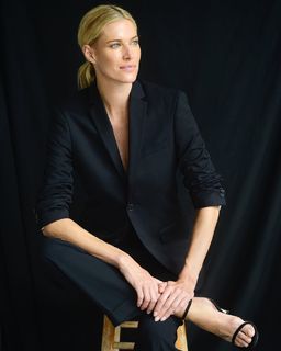 Kristen Taekman feet photo thumbnail