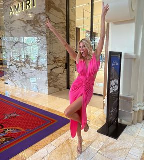 Kristen Taekman feet photo thumbnail