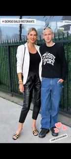 Kristen Taekman feet photo thumbnail