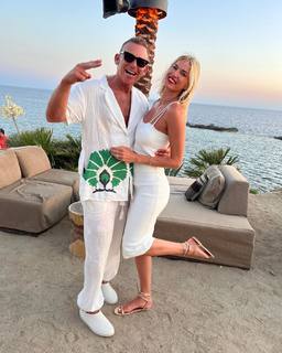 Kristen Taekman feet photo thumbnail