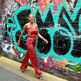 Kristen Taekman feet photo thumbnail