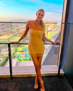 Kristen Taekman feet photo thumbnail