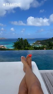 Kristen Taekman feet photo thumbnail