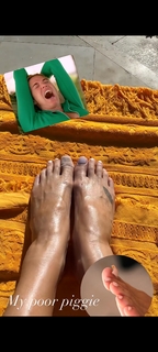 Kristen Taekman feet photo thumbnail