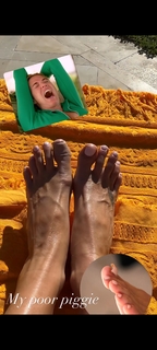 Kristen Taekman feet photo thumbnail