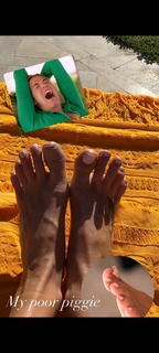 Kristen Taekman feet photo thumbnail