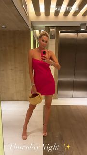 Kristen Taekman feet photo thumbnail