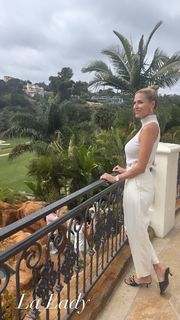 Kristen Taekman feet photo thumbnail