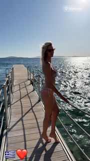 Kristen Taekman feet photo thumbnail