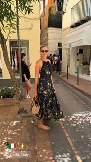 Kristen Taekman feet photo thumbnail