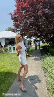 Kristen Taekman feet photo thumbnail