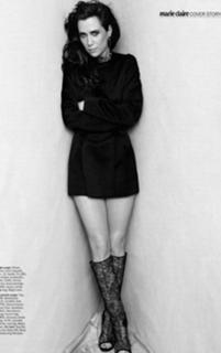 Kristen Wiig feet photo thumbnail