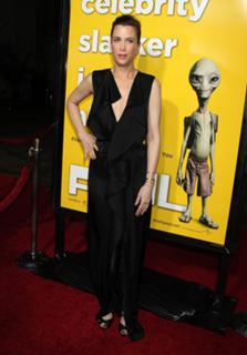 Kristen Wiig feet photo thumbnail