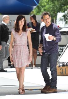 Kristen Wiig feet photo thumbnail