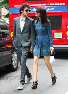 Kristen Wiig feet photo thumbnail