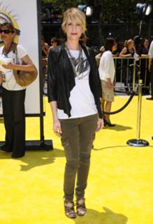 Kristen Wiig feet photo thumbnail