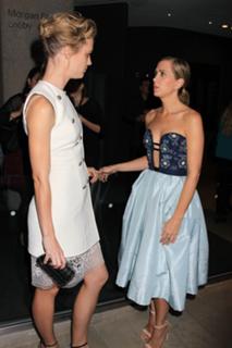 Kristen Wiig feet photo thumbnail