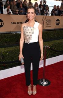 Kristen Wiig feet photo thumbnail