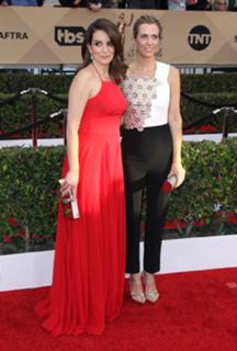 Kristen Wiig feet photo thumbnail