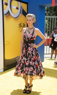 Kristen Wiig feet photo thumbnail