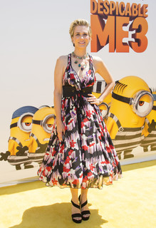 Kristen Wiig feet photo thumbnail