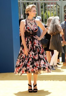 Kristen Wiig feet photo thumbnail