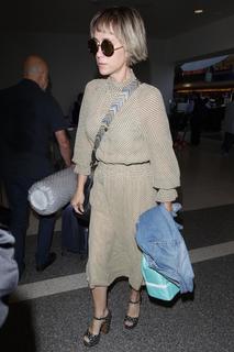 Kristen Wiig feet photo thumbnail