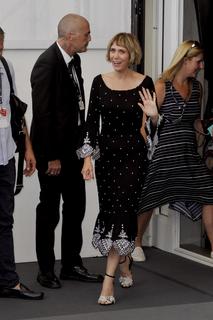 Kristen Wiig feet photo thumbnail